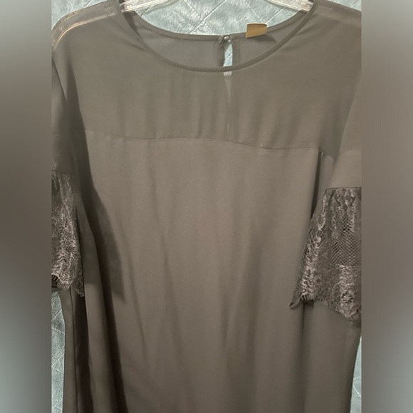 Women's Worthington 1X Lace Sleeve Sheer Blouse - Picture 3 of 8